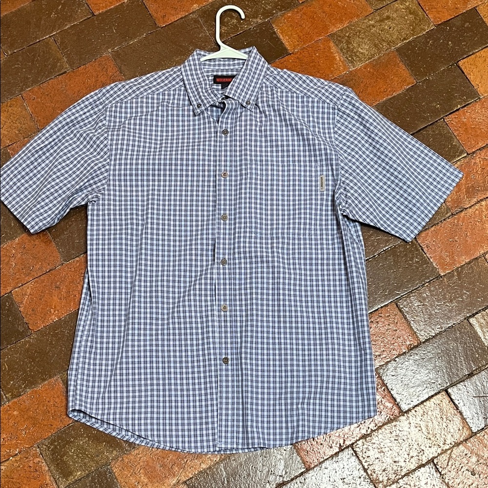 MEN SHIRT MEDIUM Wolverine short sleeve button-down. Blue plaid. 1073